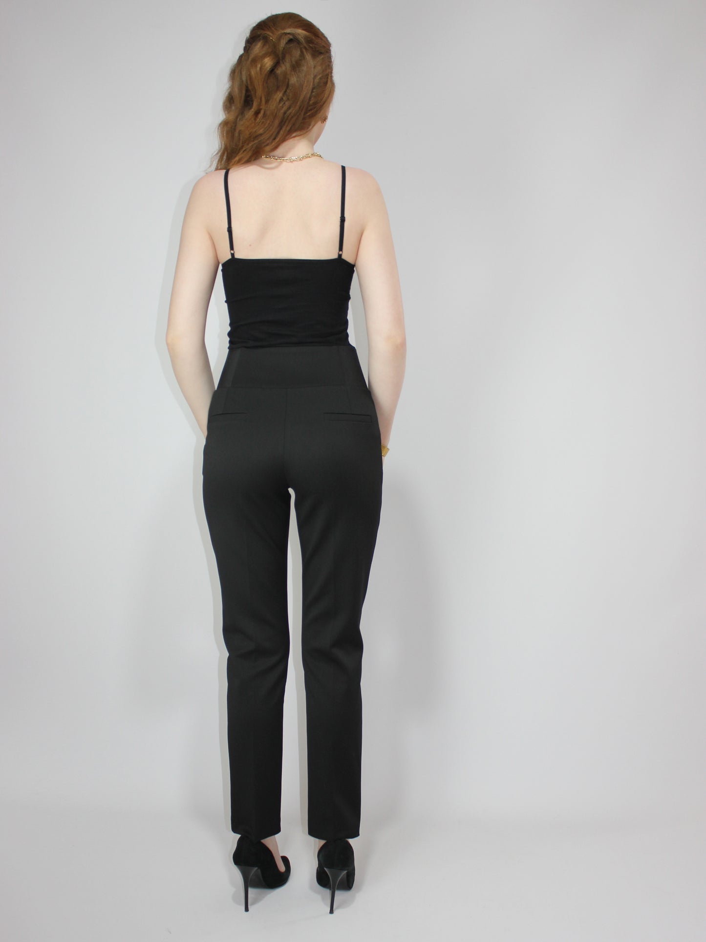 Pantalon noir classique pour le code vestimentaire