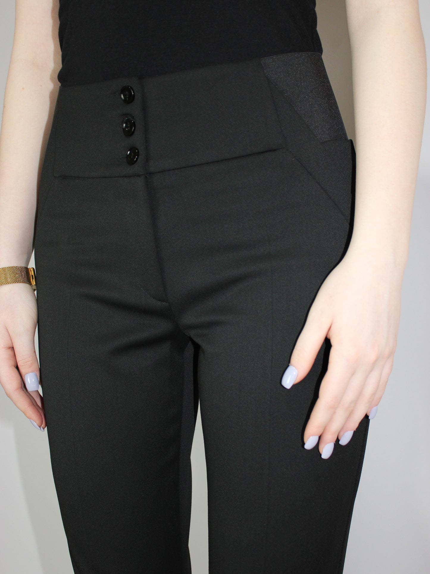 Pantalon noir classique pour le code vestimentaire