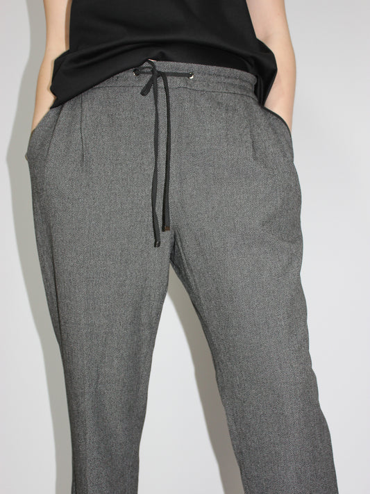 Pantalon gris chic et décontracté