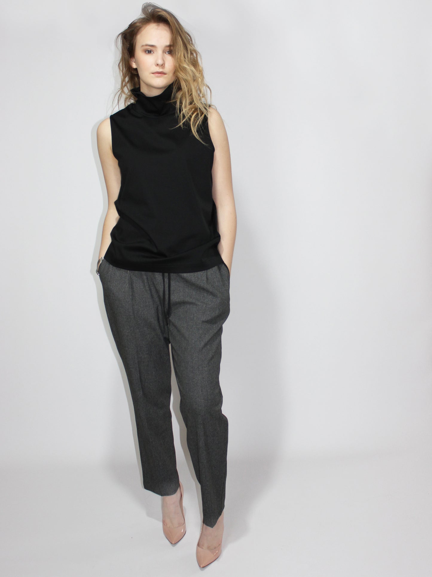 Pantalon gris chic et décontracté